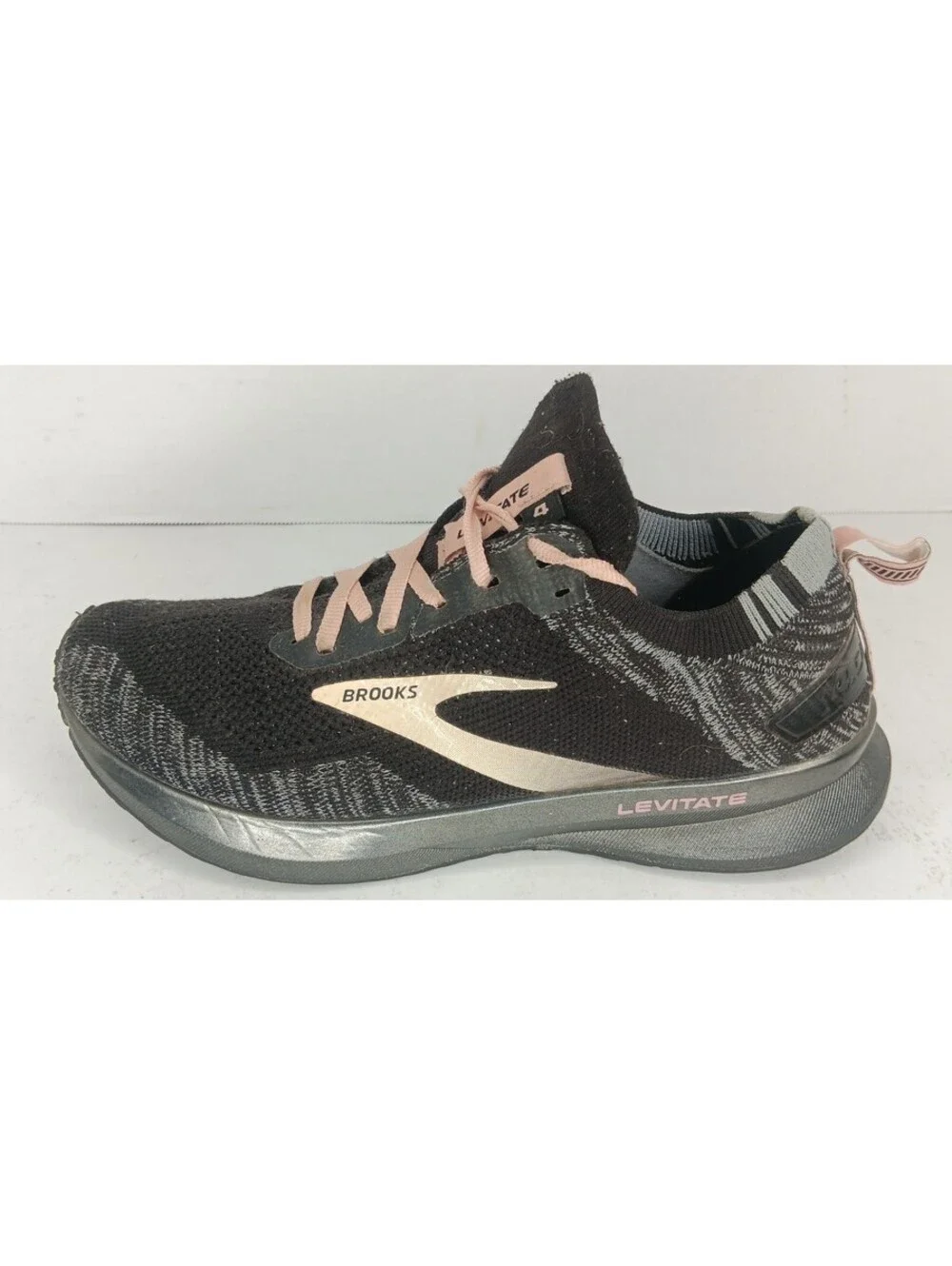 Brooks Levitate 4 Running Shoes Womens 8.5 Black Rose Gold DNA AMP 1203351B041